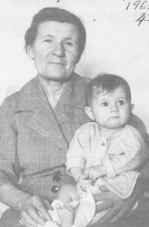 Моя мать с внучкой Натальей 1963г. ст. Сокур