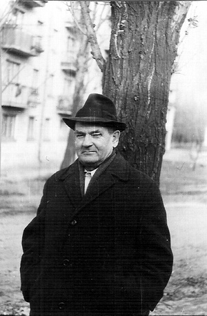 Мой отец Сахновский К. А. пос. Днепровский 1975г.
