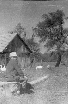 1972г.  земля предков Сахновский К. А. на месте разрушеной церкви с. Ладин.