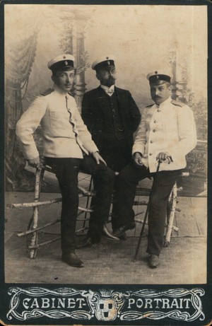 А.И. Сахновский с сослуживцами г. Тельгиев 1908г.