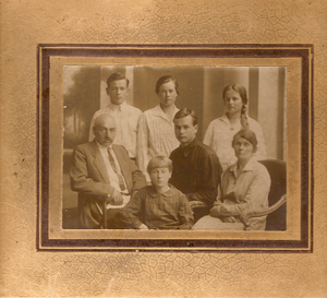 Семья А.И.Сахновского в 30-е гг. Чернигов