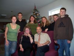 И.К. Сахновский с женой, детьми, и внуками, 2008